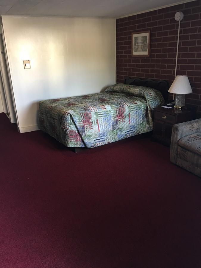 Lancaster Motor Inn Extérieur photo