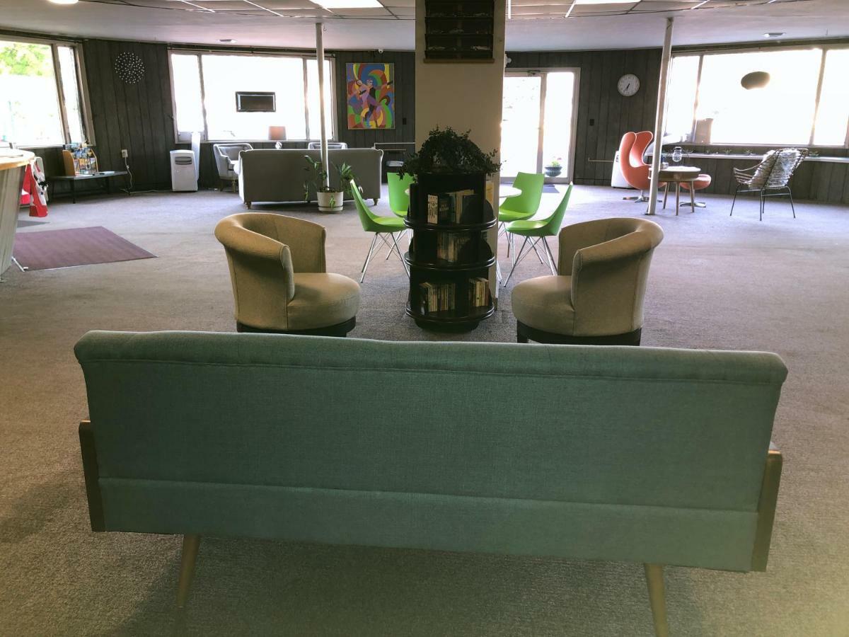 Lancaster Motor Inn Extérieur photo