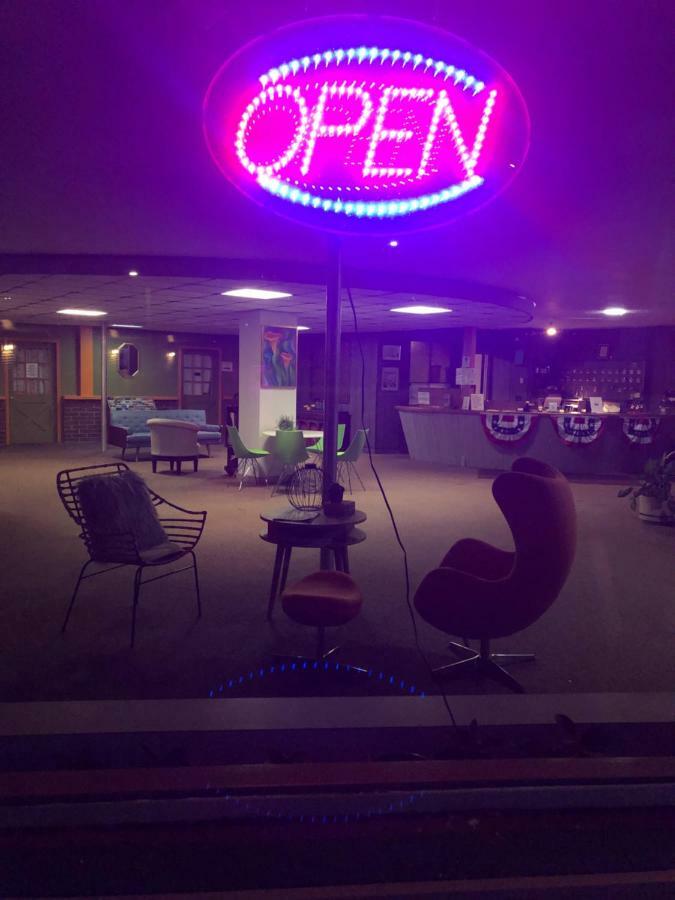Lancaster Motor Inn Extérieur photo