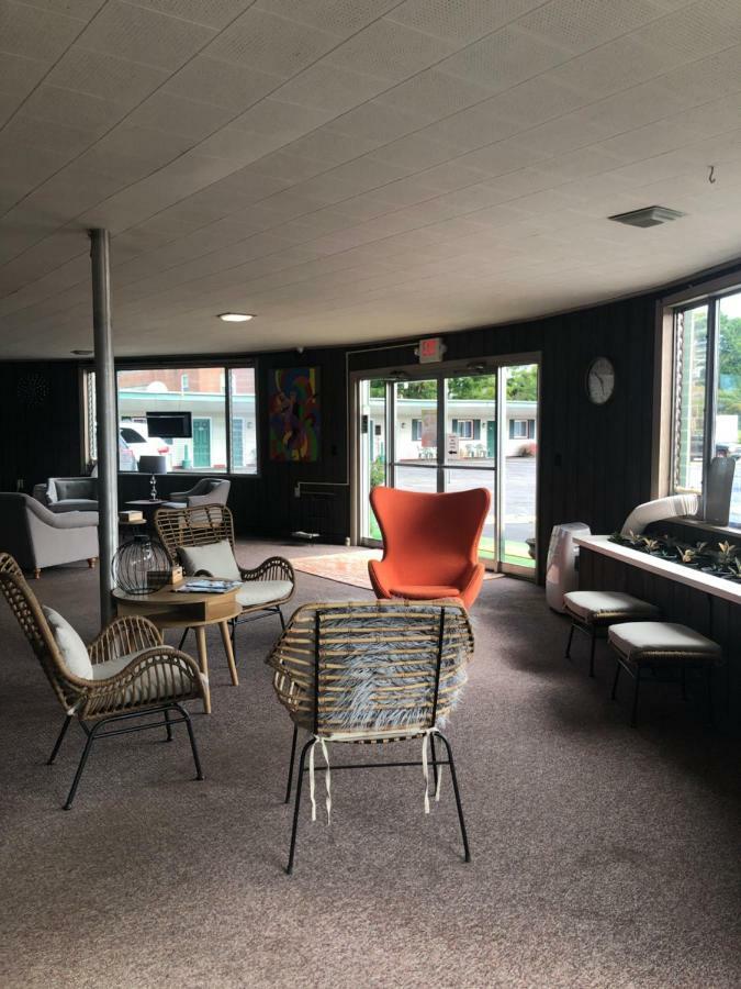 Lancaster Motor Inn Extérieur photo